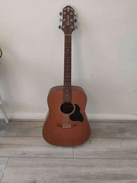 Photo of free Acoustic guitar (E10 6RH) #4