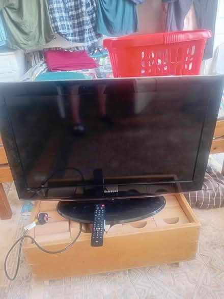 Photo of free 32 inch Samsung tv - not smart (Teignmouth sea front TQ14) #1