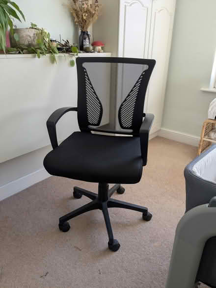 Photo of free Black desk chair with manual (Butterow GL5) #1