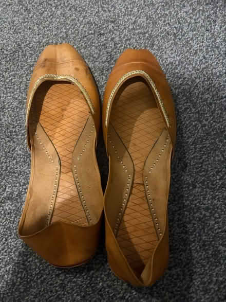 Photo of free Ladies flip flop shoes (E3) #4