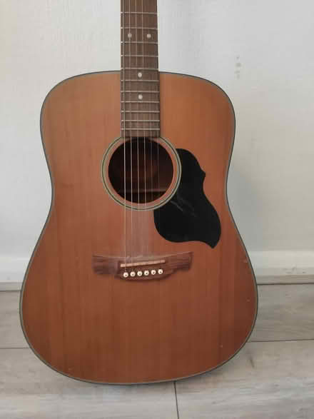 Photo of free Acoustic guitar (E10 6RH) #3