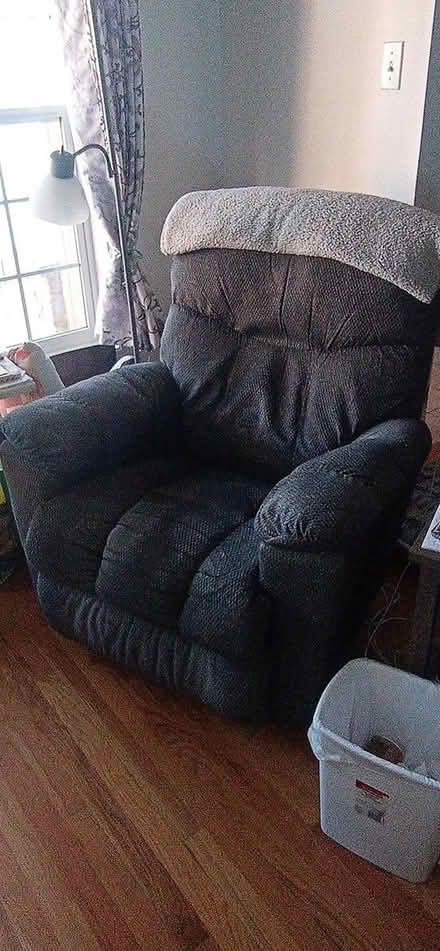 Photo of free Easy chair (East Beechwood area) #4