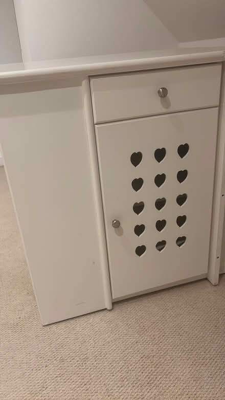 Photo of free White small cabinet (East Finchley) #2