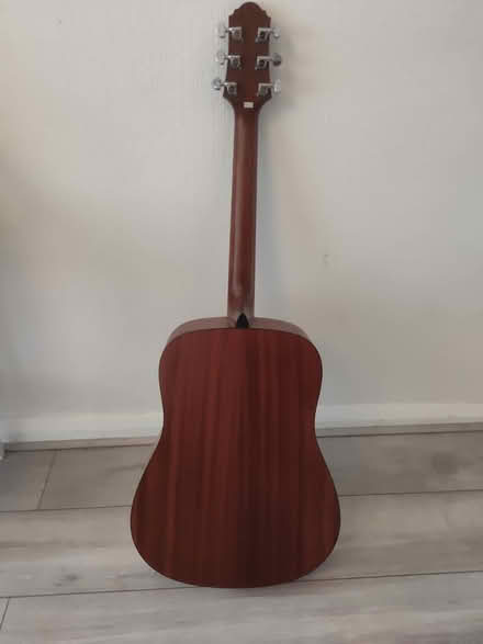 Photo of free Acoustic guitar (E10 6RH) #1