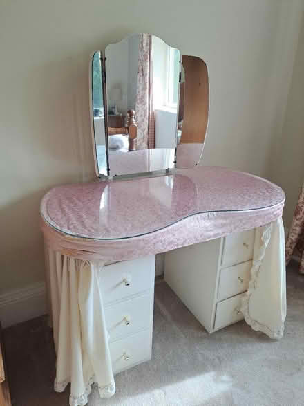 Photo of free Kidney shaped dressing table/stool (Slaithwaite HD7.) #1