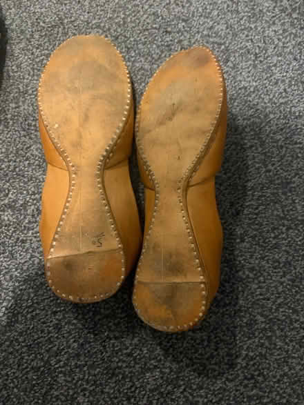 Photo of free Ladies flip flop shoes (E3) #3