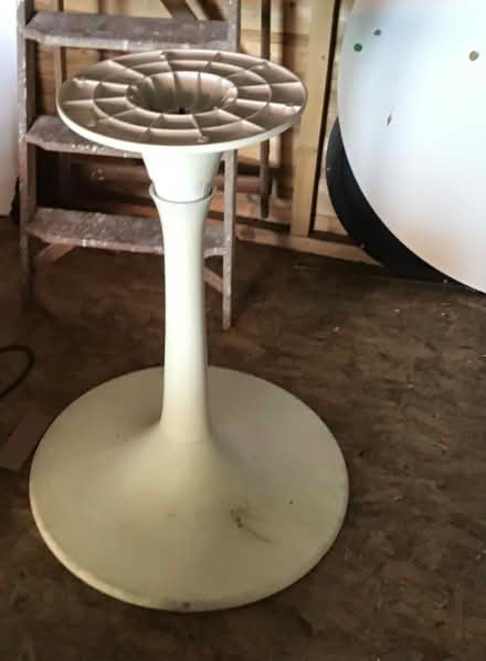 Photo of free Round table base white (Dunfermline KY11 3El) #1