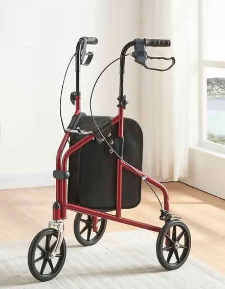 Photo of 3 wheeled walker (Sutton HU8) #1