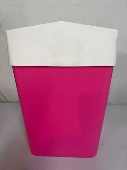 Photo of free Pink/white small garbage can (Sunnyvale - Ponderosa Park) #3