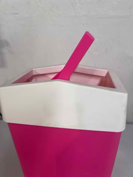 Photo of free Pink/white small garbage can (Sunnyvale - Ponderosa Park) #2