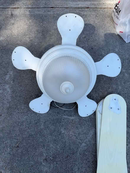 Photo of free Hampton bay ceiling fan (West county) #1