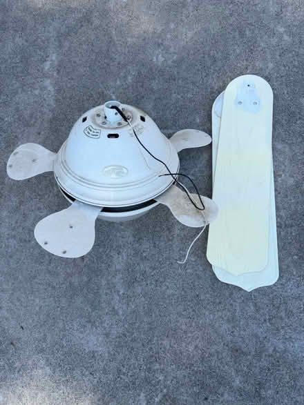 Photo of free Hampton bay ceiling fan (West county) #2