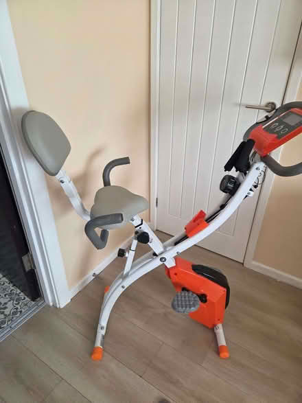Photo of free HOMCOM 2-in-1 Folding Exercise Bike Grey – Magnetic Resistan (Machynlleth SY20) #1