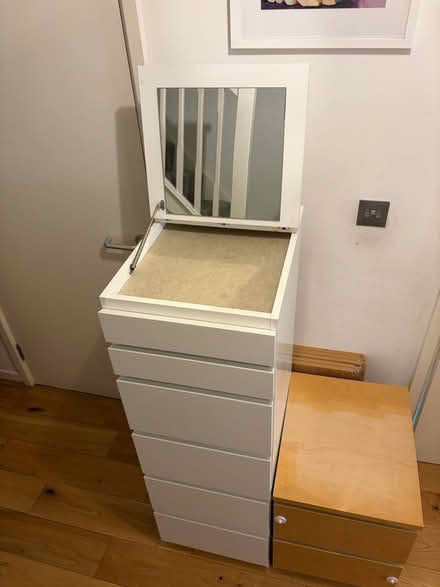 Photo of free IKEA MALM white 6drawer vanity unit (Myatts Field SW9) #4