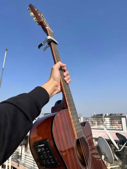 Photo of free guitar (Chicago Ridge) #1