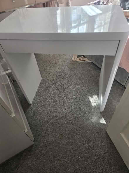 Photo of free White Desk (Tulse Hill SE24) #1