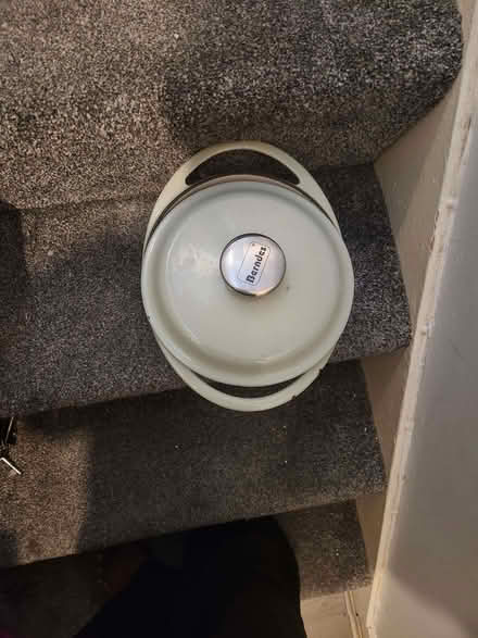Photo of free Green casserole pot. Sticky beige /marble effect panels (Haggerston E8) #3