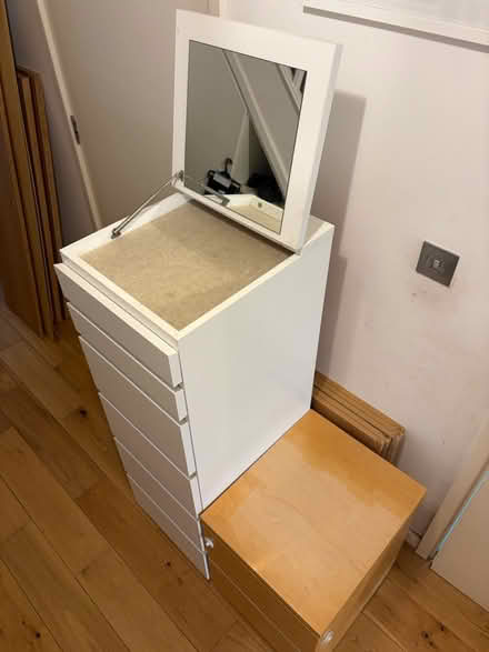 Photo of free IKEA MALM white 6drawer vanity unit (Myatts Field SW9) #3
