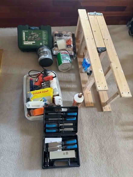 Photo of free Sander, Heat gun, Chisels, paint rollers, scraper, ... (Barnsbury N7) #1
