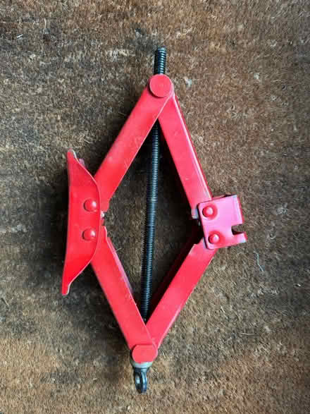 Photo of free Car Scissor jack 1 ton. SE12 (Lee SE12) #2