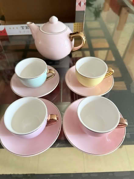 Photo of free Skate board & kids tea set (Hendon NW4) #3