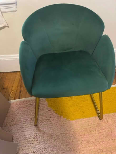Photo of free Decorative chair (Back Bay/Fenway line) #3