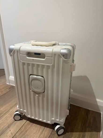 Photo of free 20” Cabin Suitcase – Excellent Condition (Upper Holloway N19) #1