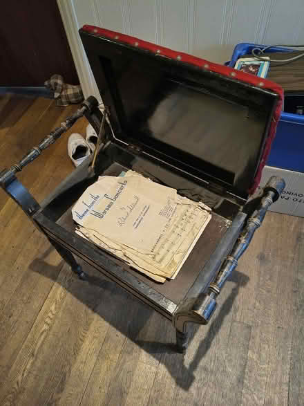 Photo of free Piano stool (East Hill DA1) #2