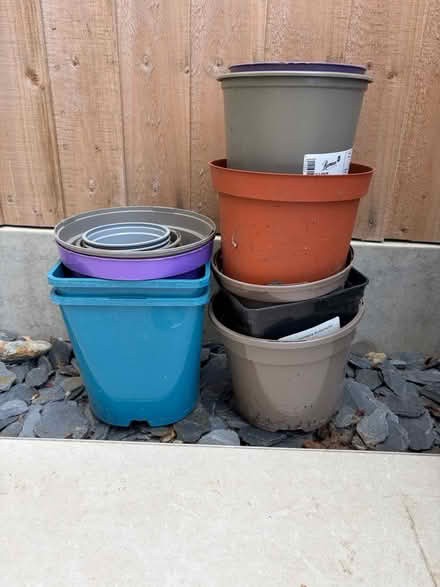 Photo of free 15 plastic plant pots (Chiswell Green AL2) #1