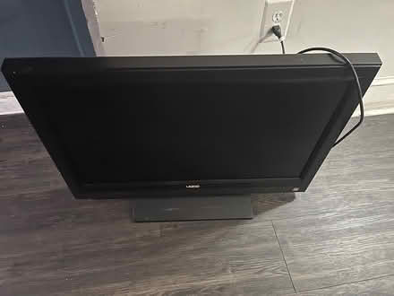 Photo of free 32 inch vizio tv (Fairfax virginia) #1