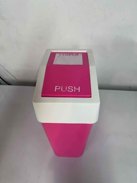 Photo of free Pink/white small garbage can (Sunnyvale - Ponderosa Park) #1