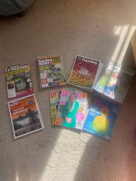 Photo of free Magazines, files and plastic pockets for documents (Bastonford WR13) #1