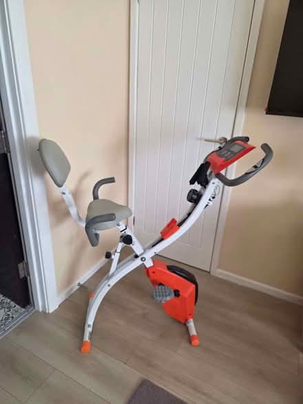 Photo of free HOMCOM 2-in-1 Folding Exercise Bike Grey – Magnetic Resistan (Machynlleth SY20) #3