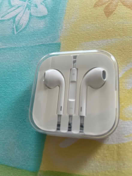 Photo of free Apple WIRED Earpods (Fallin FK7) #1