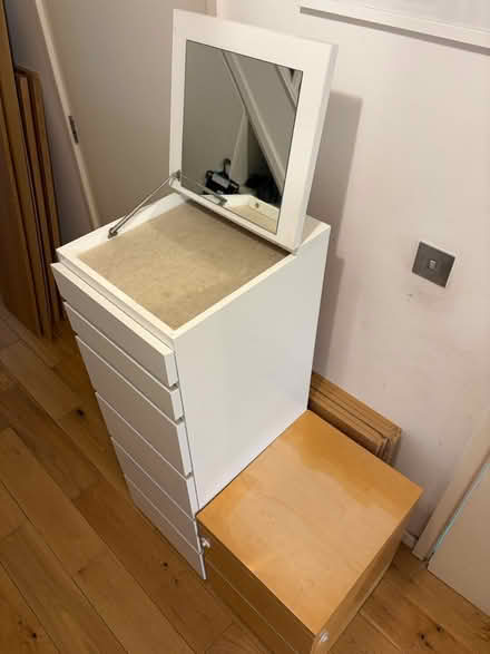 Photo of free IKEA MALM white 6drawer vanity unit (Myatts Field SW9) #2