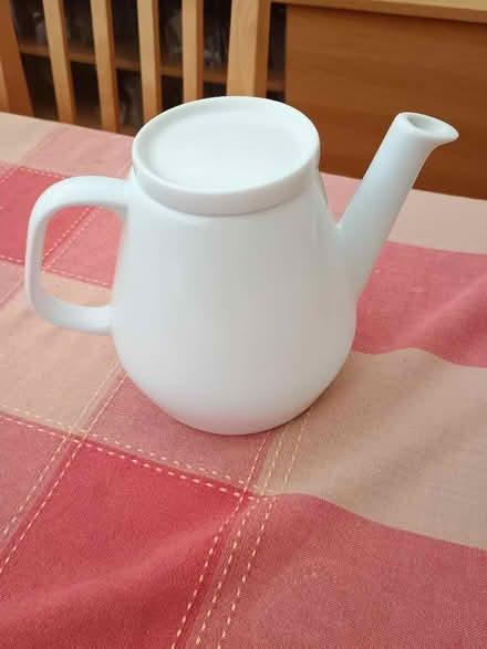 Photo of free ​White Ceramic Teapot (Bernards Heath AL1) #1