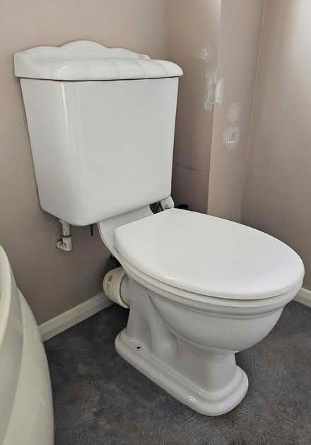 Photo of free Bathroom suite, white (Dawlish EX7) #2