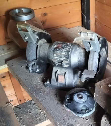 Photo of free CH127-4 125mm bench grinder (Stone Cross BN24) #1