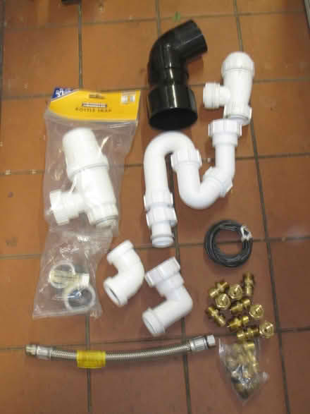 Photo of free Assorted plumbing bits (North Sheen TW9) #1