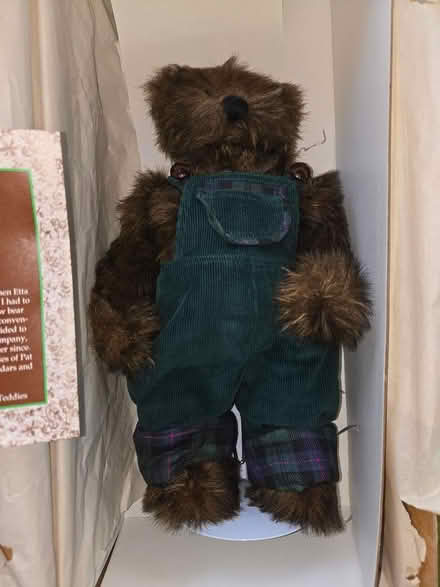 Photo of free Collectible bear (Maple Leaf / Northgate) #1