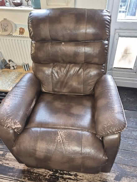 Photo of free Electric rise and recliner chair (Welshampton SY12) #1