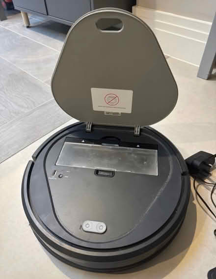 Photo of free Robot vacuum cleaner (Chilbolton Ave, SO22) #2