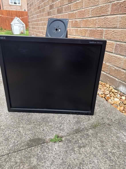Photo of free Screen With Stand (Westbury BA13) #1