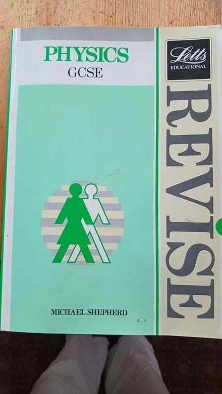 Photo of free GCSE Physics revision guide (Wokingham RG40) #1