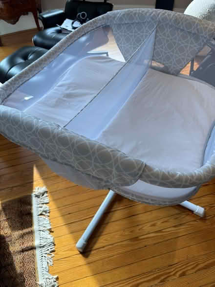 Photo of free Halo twin bassinet (Capitol Hill near Lincoln Park) #1