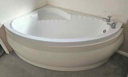 Photo of free Bathroom suite, white (Dawlish EX7) #1