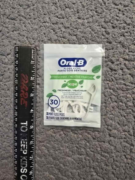 Photo of free Pack of Fresh Mint Floss Picks (West 7th) #2