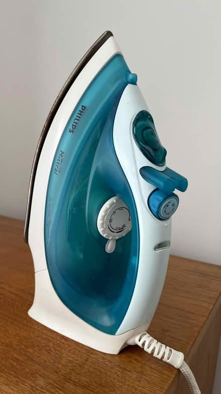 Photo of free Steam Iron (Redcliffe BS1) #1