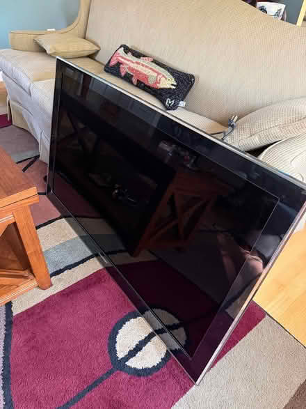 Photo of free Samsung TV (Ruffner Road, Niskayuna NY) #1