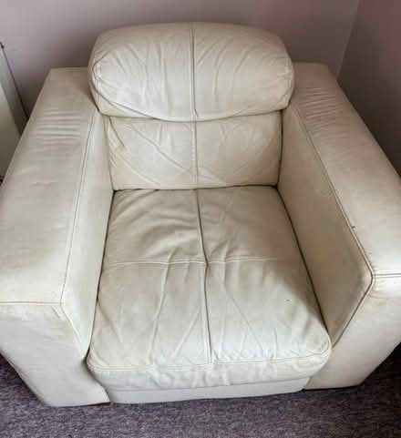 Photo of free Cream leather suite DFS (Purley CR8) #2